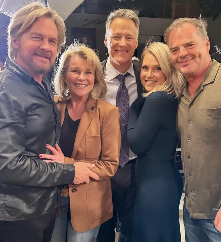 TeamJckDeveraux's tweet photo. Happy 15k #DaysofourLives 🎉
#deveraux #johnson https://t.co/Vx4HSpqVGW