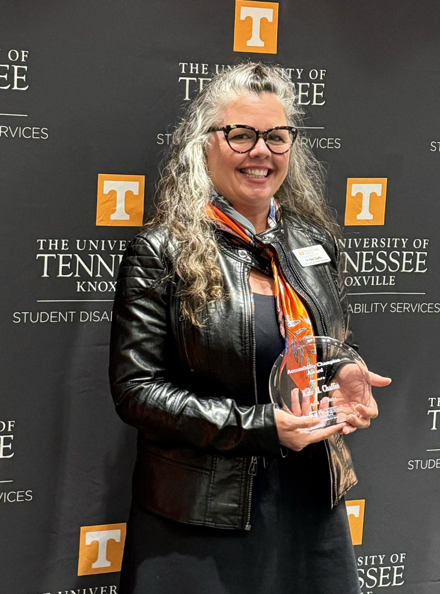 UTKDeanLoriM's tweet image. Amazing recognition of our students, alumni, and faculty at the @UTKSDS Recognition Dinner! Alum Dr. Kristel Scoresby @arisecounseling served as the keynote speaker, and Dr. @katechaffin received an award for Accessibility Champion award. And thanks for the shoutout to @utkcsw!