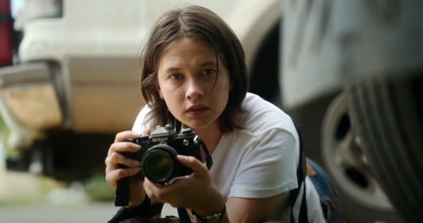 ffilmreviews's tweet photo. #CivilWar takes a horrifyingly visceral look through the lens of a war photojournalist’s camera in a dystopian world - neither picking a side, but simply relaying images for us to process. It’s unsettling, haunting, and nerve-shredding, with Dunst and Spaeny the standouts. https://t.co/R1I01di5wW
