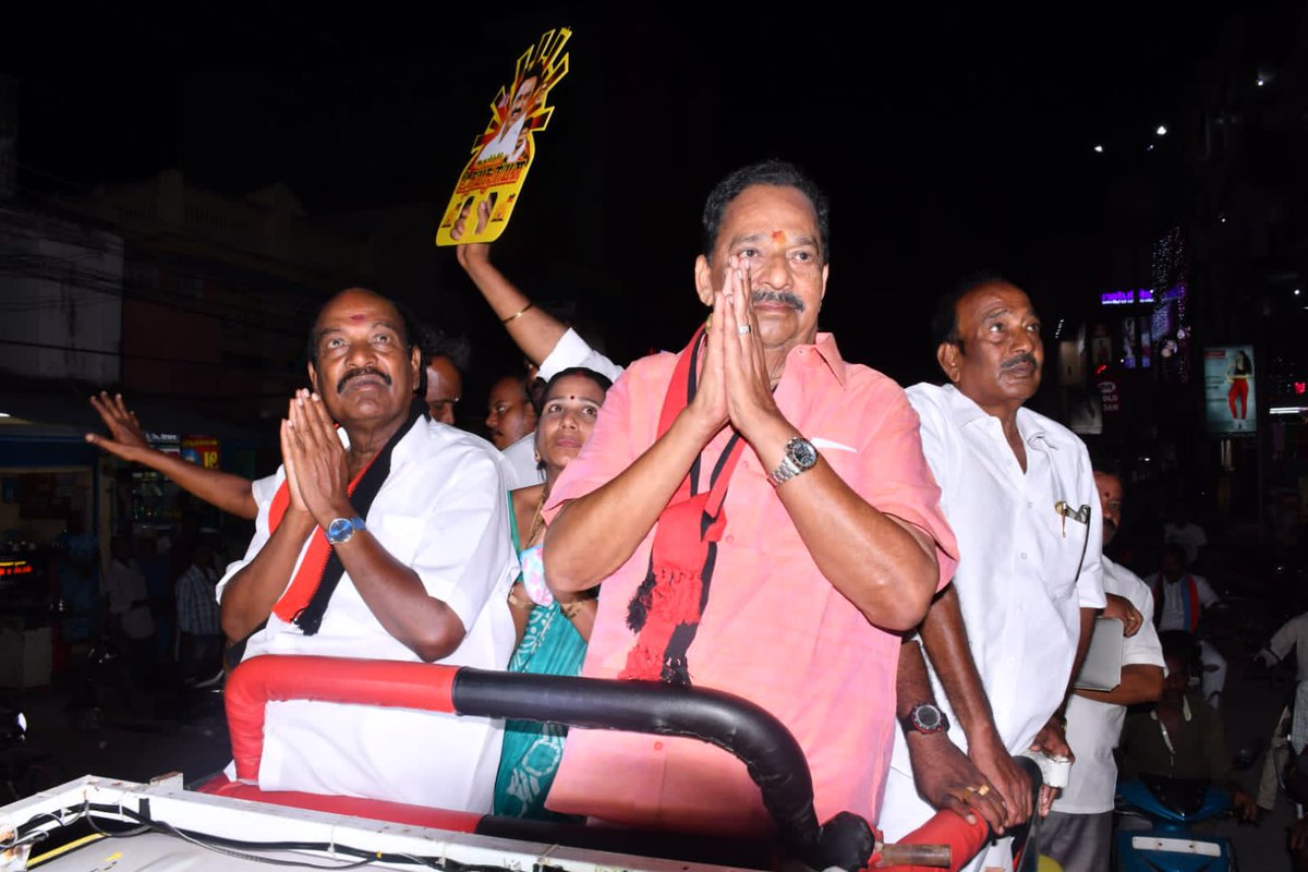 Jagathofficial's tweet photo. இந்திய கூட்டணி திமுக சார்பில் போட்டியிடும்  அரக்கோணம் நாடாளுமன்ற வெற்றி வேட்பாளர் என்னை ஆதரித்துராணிப்பேட்டை மாவட்டசெயலாளரும் 
மாண்புமிகு கைத்தறி மற்று���் துணிநூல் துறை அமைச்சர் 
@R_Gandhi_MLA அவர்கள் 
அரக்கோணம்  நகரத்தில் பொதுமக்களிடம் உதயசூரியன் சின்னத்திற்கு வாக்கு சேகரித்தோம் https://t.co/xCAZYeEbk8
