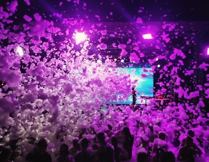 WeekendConnect's tweet image. Des soirées à thèmes organisées et planifiées spécialement comme VOUS nous le demandez.🤩