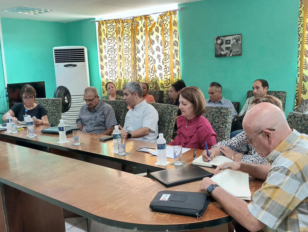 BioCubaFarma's tweet photo. Viceprimer ministro @JorgeLuisPerd20 junto al viceministro @DrReinol y la presidenta de BioCubaFarma realizaron una visita de trabajo al Centro de Histoterapia Placentaria, @hisplacen https://t.co/A7hJSVk8dh