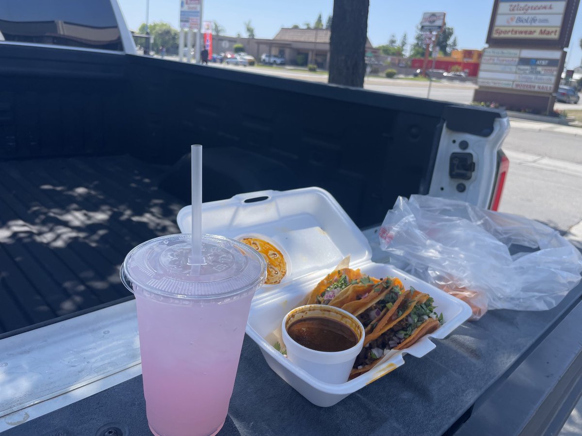 Bakersfield tailgate lunch inflation check - $17

🌮 🌮🌮🍹

#minimumwage #california

No baggies