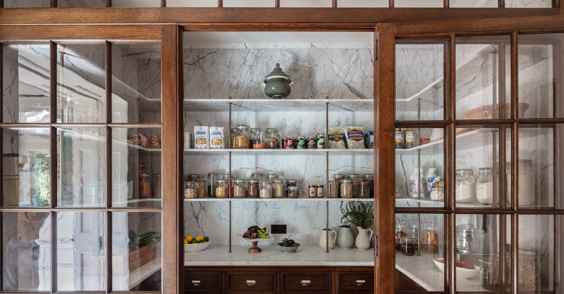 We love the design inspiration from this 'Perfectly Pinterestable Pantries' article from @elledecor bit.ly/4cNKroJ