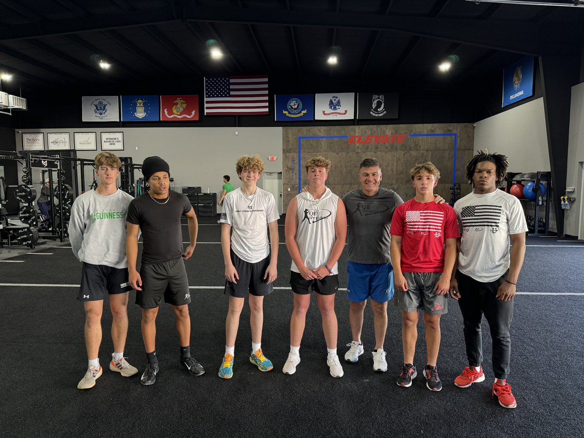 Strong 💪🏽 crew of Quarterback’s tonight, Thursday night Training at @ISP_OKC with @CoachGeorge5 #QBi @thedanielnewton @AndersonCollie3 @ahoov_02 Peyton Etsell Appreciate the WR / RB hands from Hudson Akin & @CadenBoulware #SKILLZ