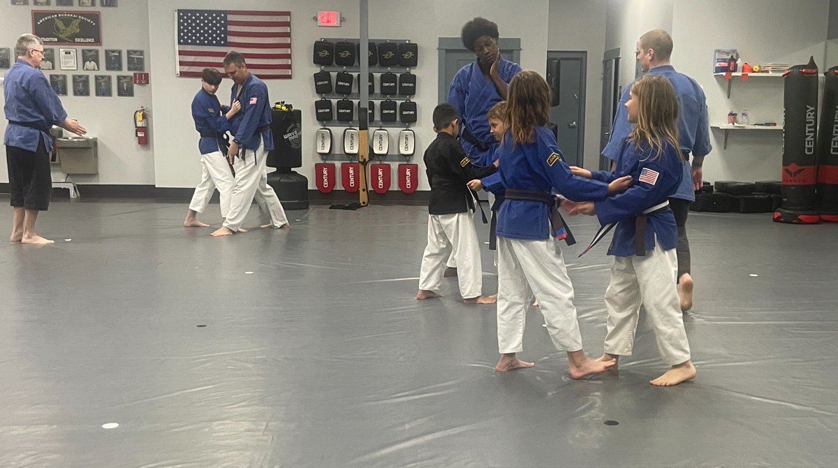 This week our students have continued to learn more about the mechanics of the human body for Leadership. They have been putting into action the knowledge by doing jiu jitsu naga (throws)! #CMAA #JiuJitsu #Leadership #HumanBody