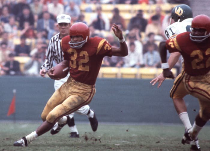 Late in @uscfb 24-7 win at @NDFootball in ‘67, a 🗞️ writer yelled a question to the pressbox at large: “What’s O.J. stand for?” “Oh Jesus,” replied legendary ☘️ SID Roger Valdiserri. “What?” “As in Oh, Jesus,” explained Roger, “there goes Simpson again.” #OJ #OJSimpson✌️