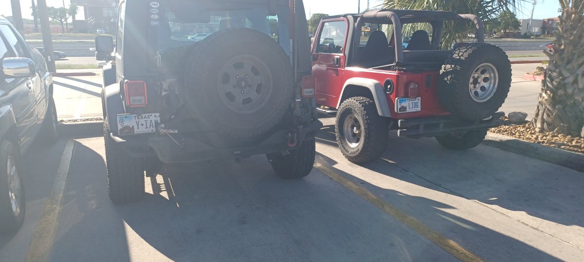 GingerMcDL's tweet image. My girls got #ducked today at @LucyCoopersIce1. The best part is that they are #mariachi. I love #SanAntonio #JeepLife