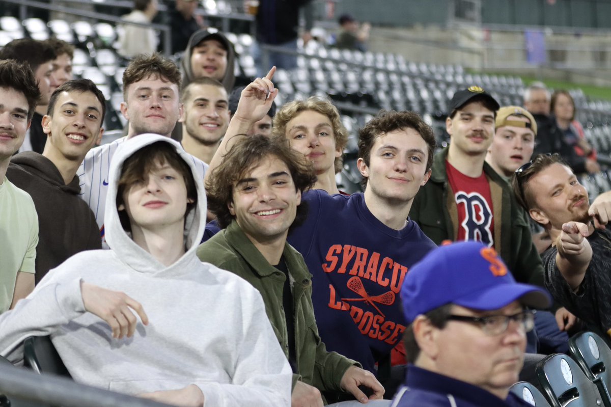 All of the crowd noise you’re hearing on @SNY_Mets is coming from these 10 people 🗣️