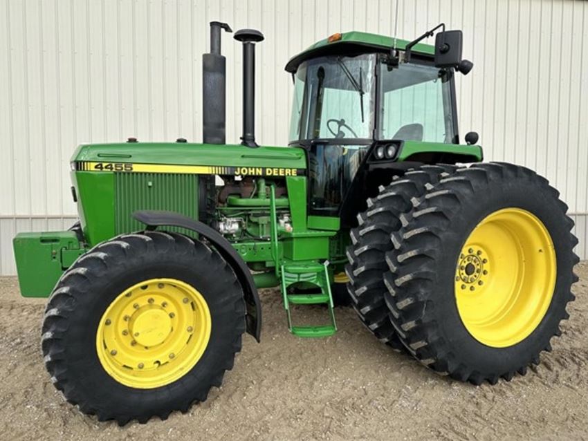 Wow - 3 Low Hour JD Tractors selling on April 29 retirement auction for R&M Motors in Berlin, WI by Wilkinson Auction & Realty Company. '92 JD 4055 w/ 22 hours; '02 JD 7510 w/ 13 hours; '92 JD 4455 w/ 2260 hours. Video preview: machinerypete.com/media_posts/cr…

@JohnDeere