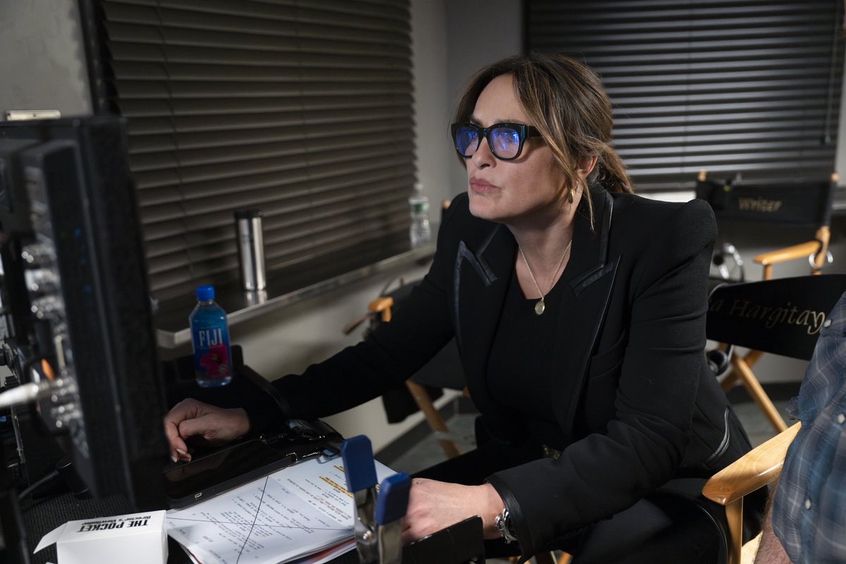 Let’s give Mariska Hargitay a round of applause for directing and starring in this #SVU episode! 👏👏👏