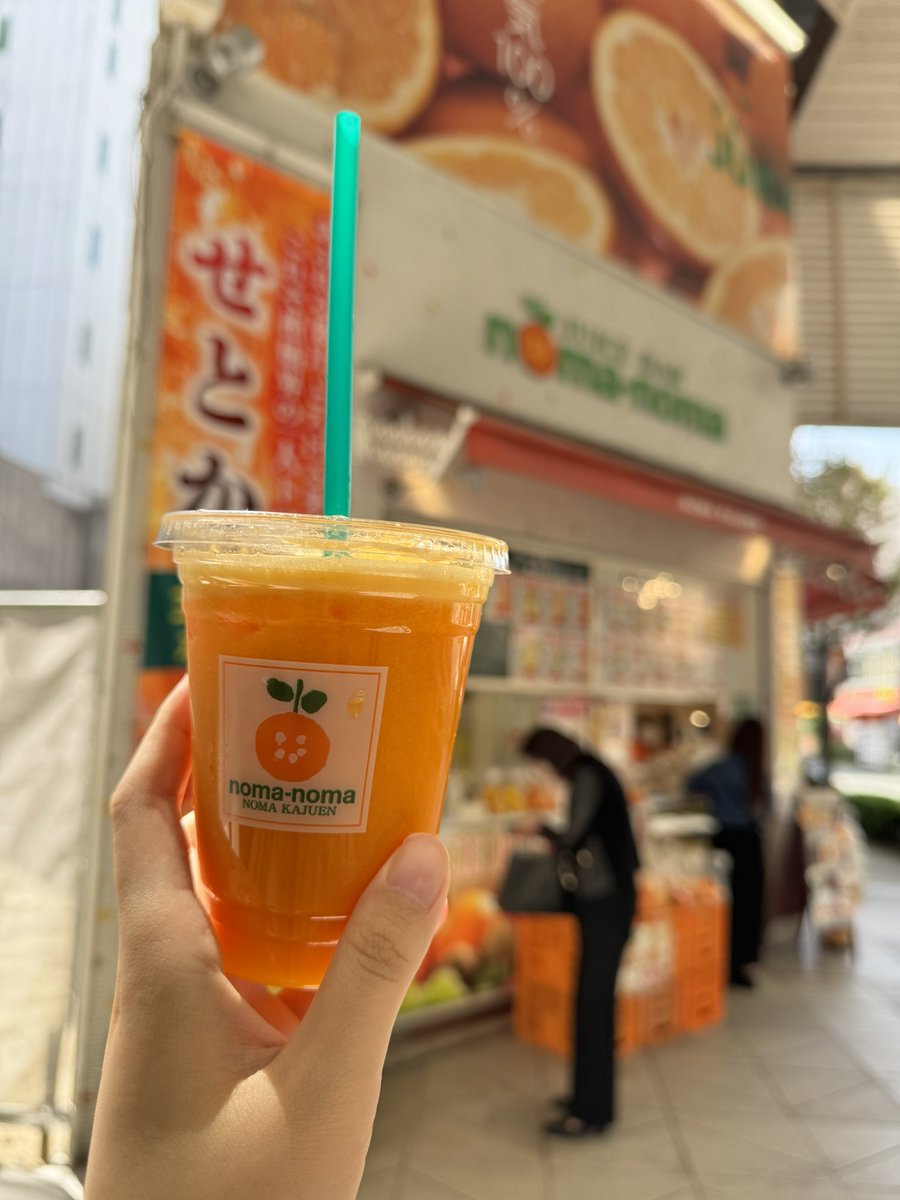 愛媛旅行いってきたー！ ずっとオンラインでみかん買ってたのま果樹園さんの店舗にやっと行けれた✨️ 気になってたブラックオレンジも買えたし、せとかのジュースは最高だった🍊 #のま果樹園
