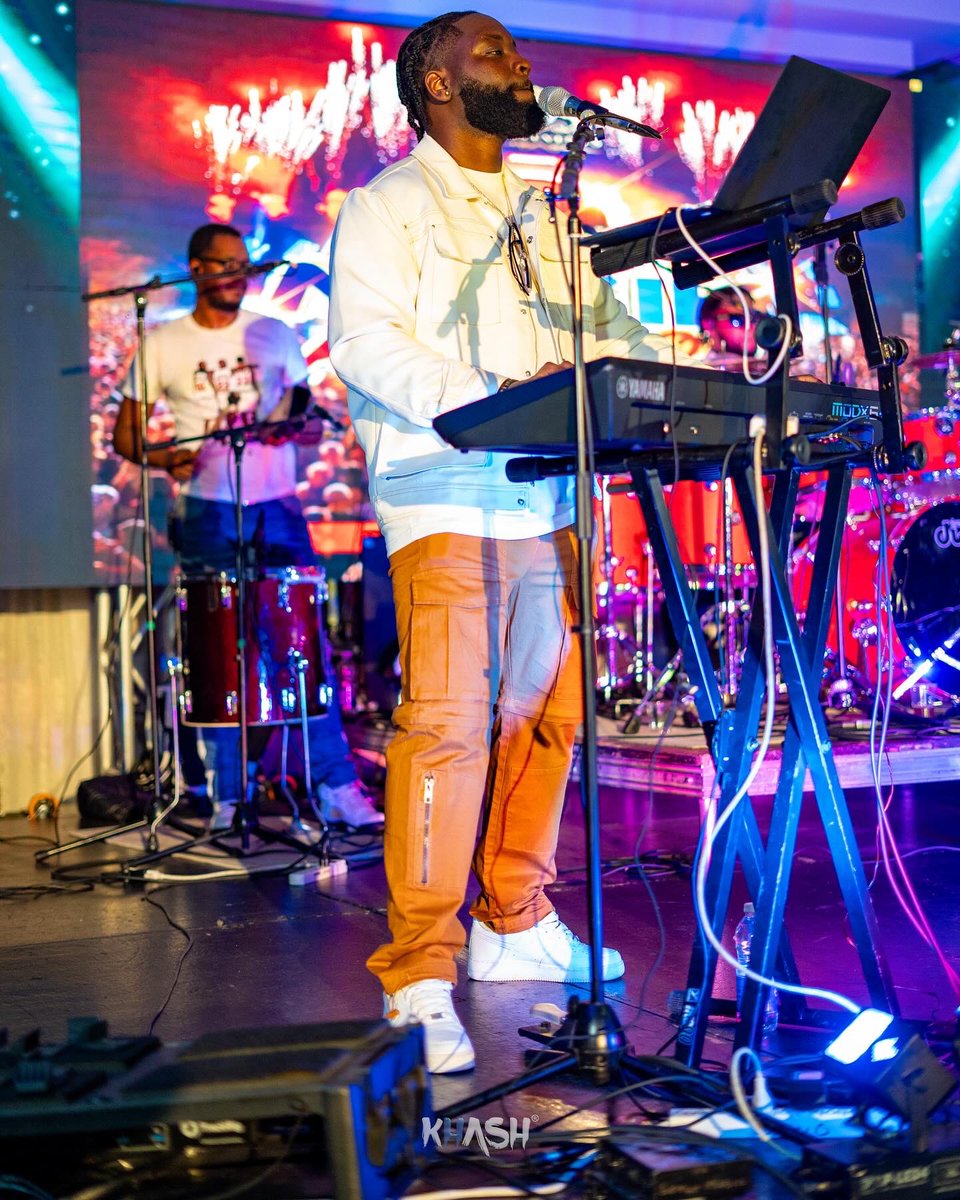 dwetmedamyo's tweet image. Blessed 🇨🇦 
#khash #theintro #canada #dwetmedamyo