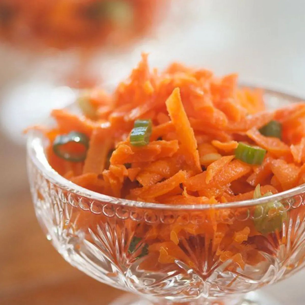 This carrot salad is fantastic! Pull out the carrots, ginger + garlic. RECIPE >>buff.ly/2sNlSGu #carrots #vegetarian