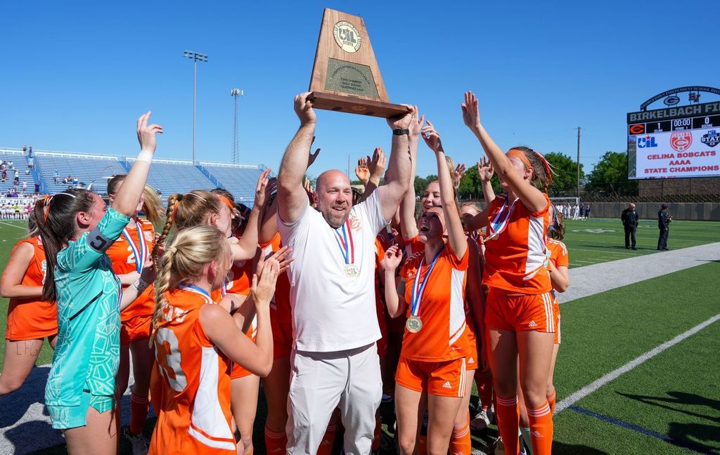 SHOUTOUT to @KenMurphyPhoto on his photos from the Celina girls game!! Bobcats complete the trifecta, capture state soccer 3-peat #DYNASTY STORY: gmsportsmedia.com/2024/04/celina… #txhssoccer #UILState @GMsportsmedia1 #DFW #3peat #dfwsoccer @KaitlynG_2024 @1GracePritchard
