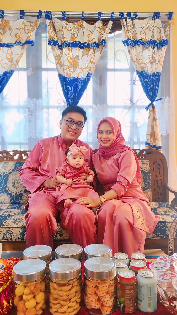 iwinanj's tweet photo. drama dipagi hari raya
suami telat bangun, pas dibangunin marah2 katanya kenapa bangunin mepet mau solat, pas mau mandi kamar mandi lagi dipakai anak mandi, nunggu dulu. https://t.co/cC9haZyZFm