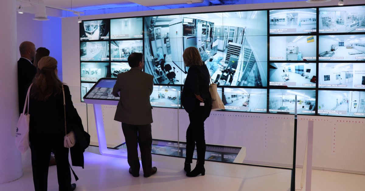 SDRegionalEDC's tweet photo. Happy 40th, @ASMLcompany! 🎉 Fueled in part by its San Diego site, its semiconductor mfg. equipment is integral to the global chip industry.

We're grateful for ASML's continued regional investment, from collaborating on #inclusiveSD to showcasing its HQ to our #SDinNL delegates. https://t.co/4SaZ8S7ZDJ