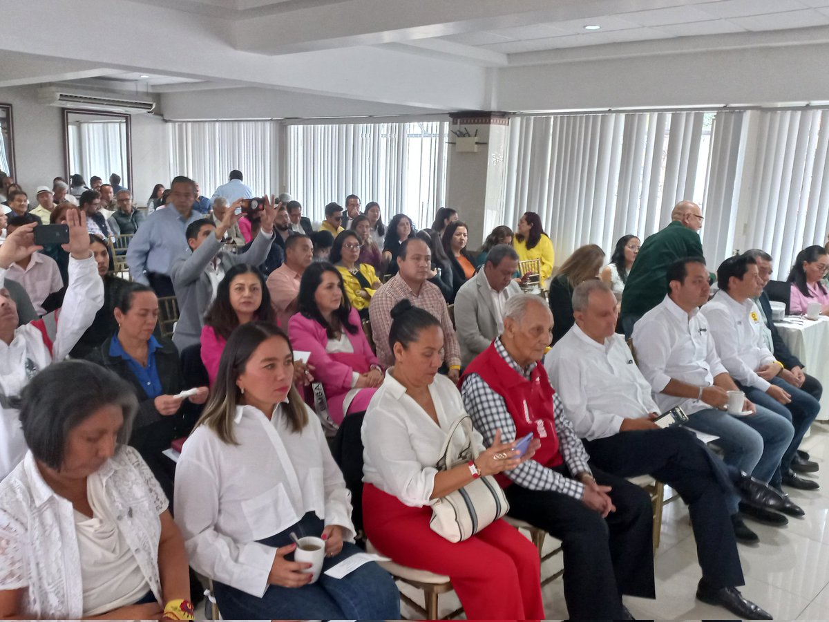 Ya estamos en el foro Gobierno de coalición: políticas para las libertades y los derechos. #SomosLaOpciónCiudadana #SaraSenadora