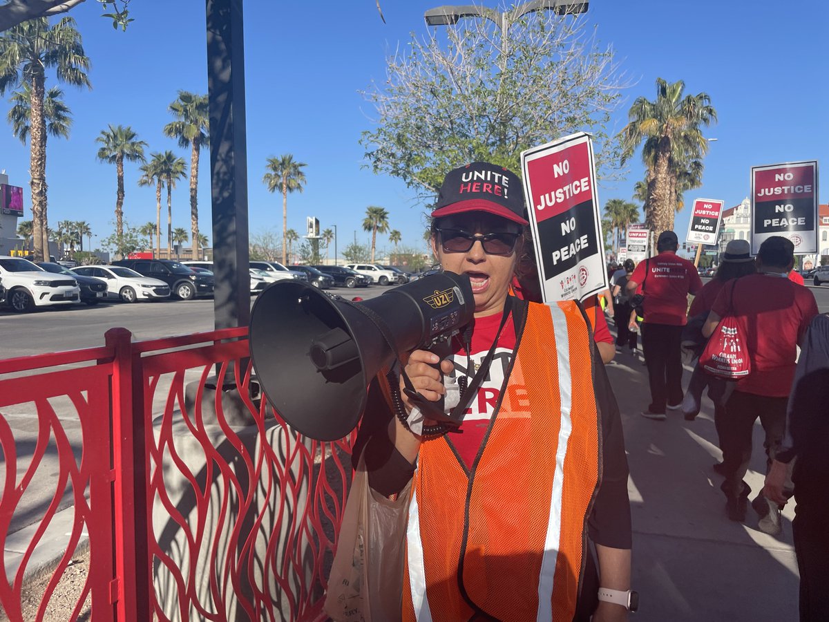 🪧 Hundreds of Culinary Union members picket @VirginHotelsLV as workers fight so that #OneJobShouldBeEnough. Culinary Union is in active negotiations with the property for a new 5-year union contract. #ContractNOW
