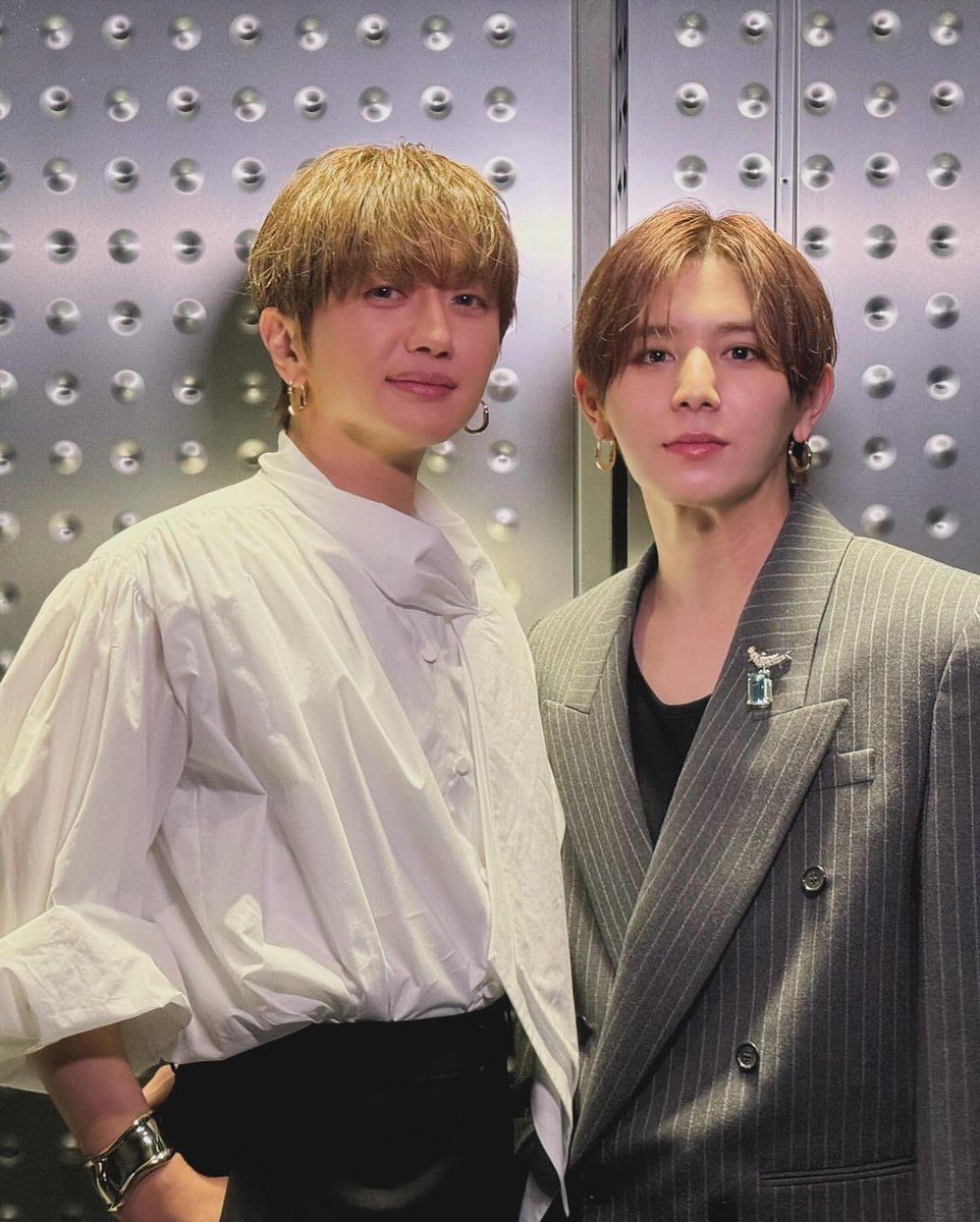 ham_doppy's tweet photo. やまりょうと並んでも大丈夫なこの顔の小ささなんかのバグ？？？？？？？？？？？？？？？？？ https://t.co/sKpZfFKXqB