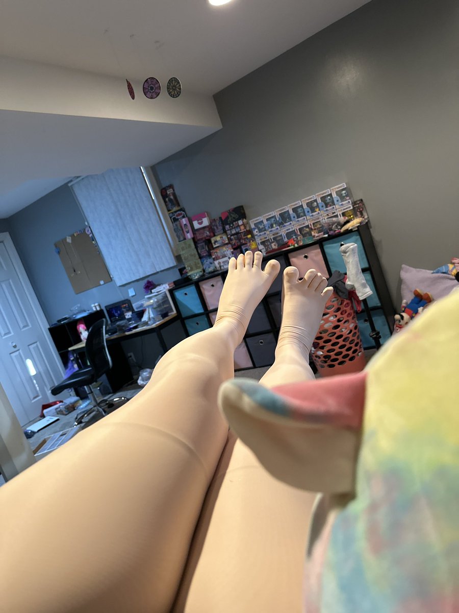 @JDkigurumi You want feet? I can give you feet.