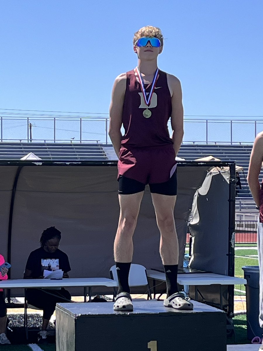 Regionals Bound!!

Jesse House

1st Place 3200 M 
3rd Place 1600 M