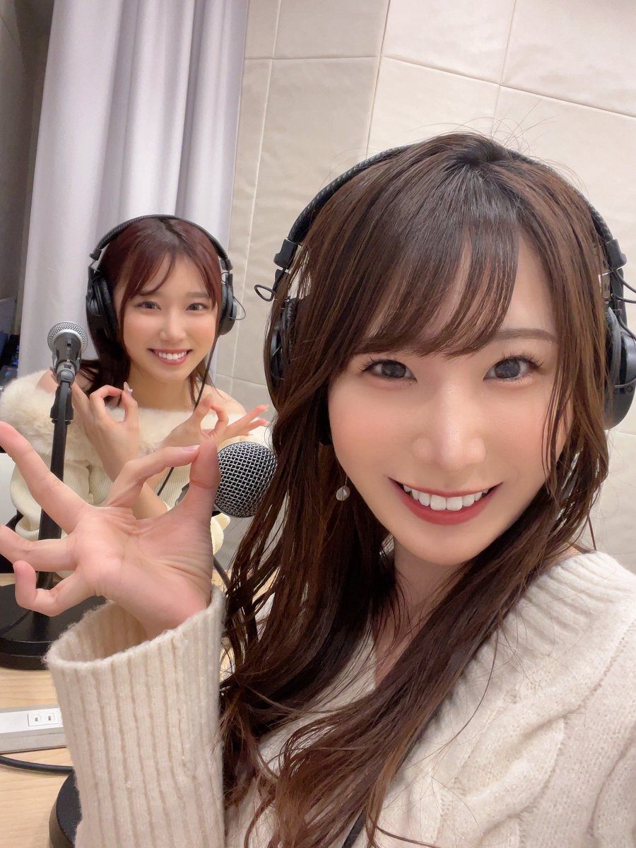 ＃安達夕莉の豆知識①

＃安達夕莉 ちゃんはおとなしめの女優。

中学時代は放送部。

学生時代は全くモテなかった。
本人曰く、年上にしか興味が無かったから。

初体験も18歳の時の工場の短期バイトで知り合った28歳の短期バイトのお兄さん。

お弁当を作ってグイグイアピールしたという。