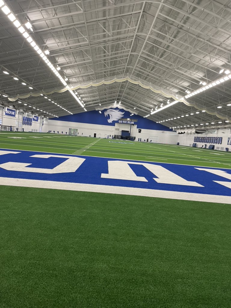 I really appreciate @BRob_2323 taking the time to show me around @UKFootball facilities! Thanks for the advice!