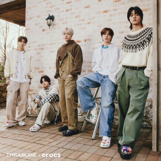 TREASUREunion's tweet photo. Casual footwear brand Crocs has selected the boy group TREASURE, which represents K-pop, as the brand ambassador, and develops the global campaign 'TREASURE x CROCS'.

🔗 https://t.co/oHgnnGuGTu

Congrats, boys! 🤩 

TREASURE X CROCS
#TREASURE_for_CROCS
#TREASURE @treasuremembers https://t.co/OPjaEHZFpU