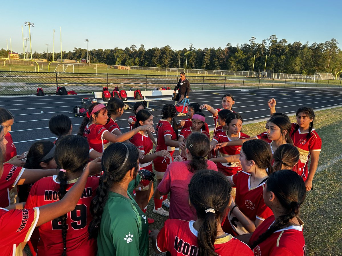 CreekWSoccer's tweet photo. 7th and 8th grade get the sweep of Lynn Lucas!!! Future is bright out at The Creek!! @JhMoorhead @CCPantherSports https://t.co/lgAgZWvOab