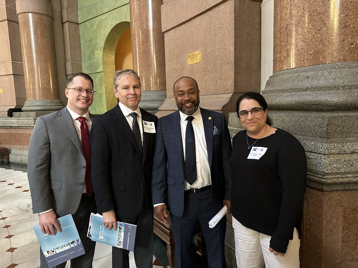 sharpwill's tweet image. Great day advocating for emergency medicine at the Illinois state capitol. Here ICEP members catch state representative Jawaharial Omar Williams to advocate for patients and ER docs. #icep #acep