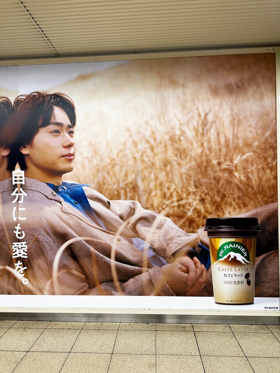 田町駅の北口改札前で3月まで長年にわたり同所に本社のあった森永乳業