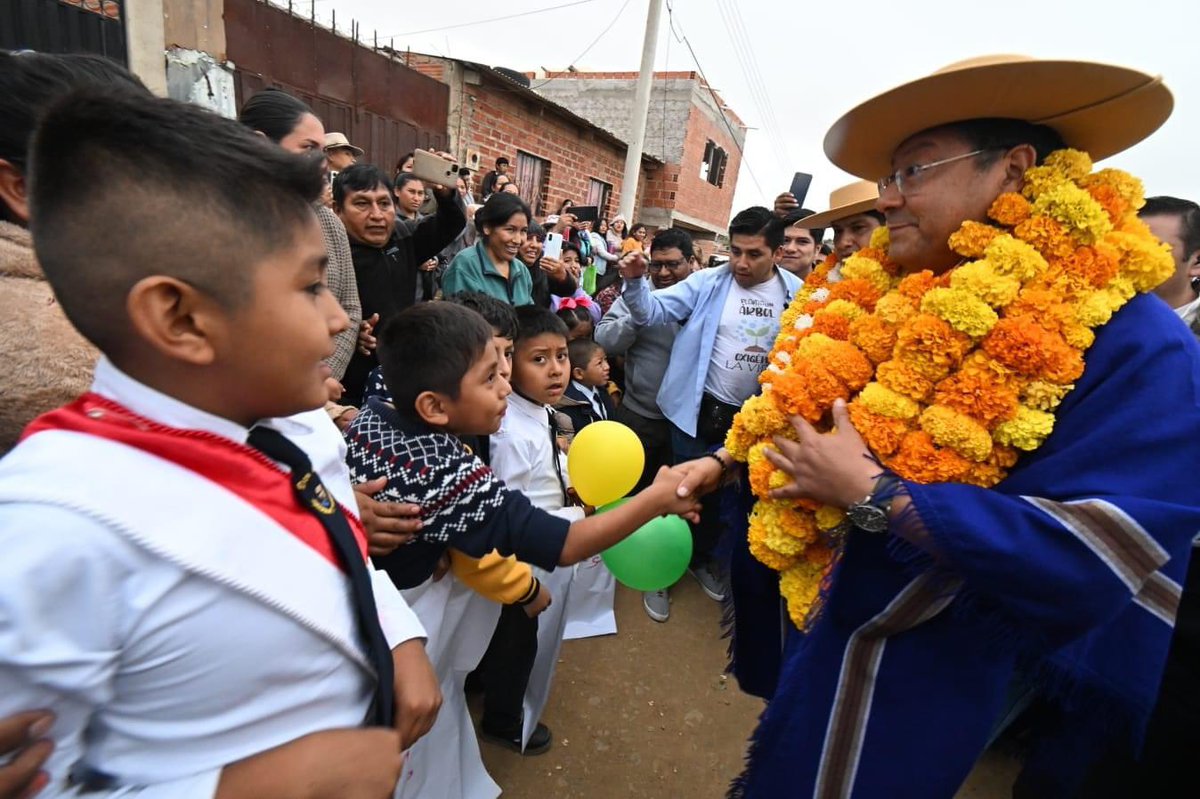 Realizamos la tradicional ch'alla para entregar dos sistemas de alcantarillado en la zona Las Barrancas y en los barrios periurbanos de Tarija. Estas importantes obras demandaron una inversión de más de Bs23 millones.