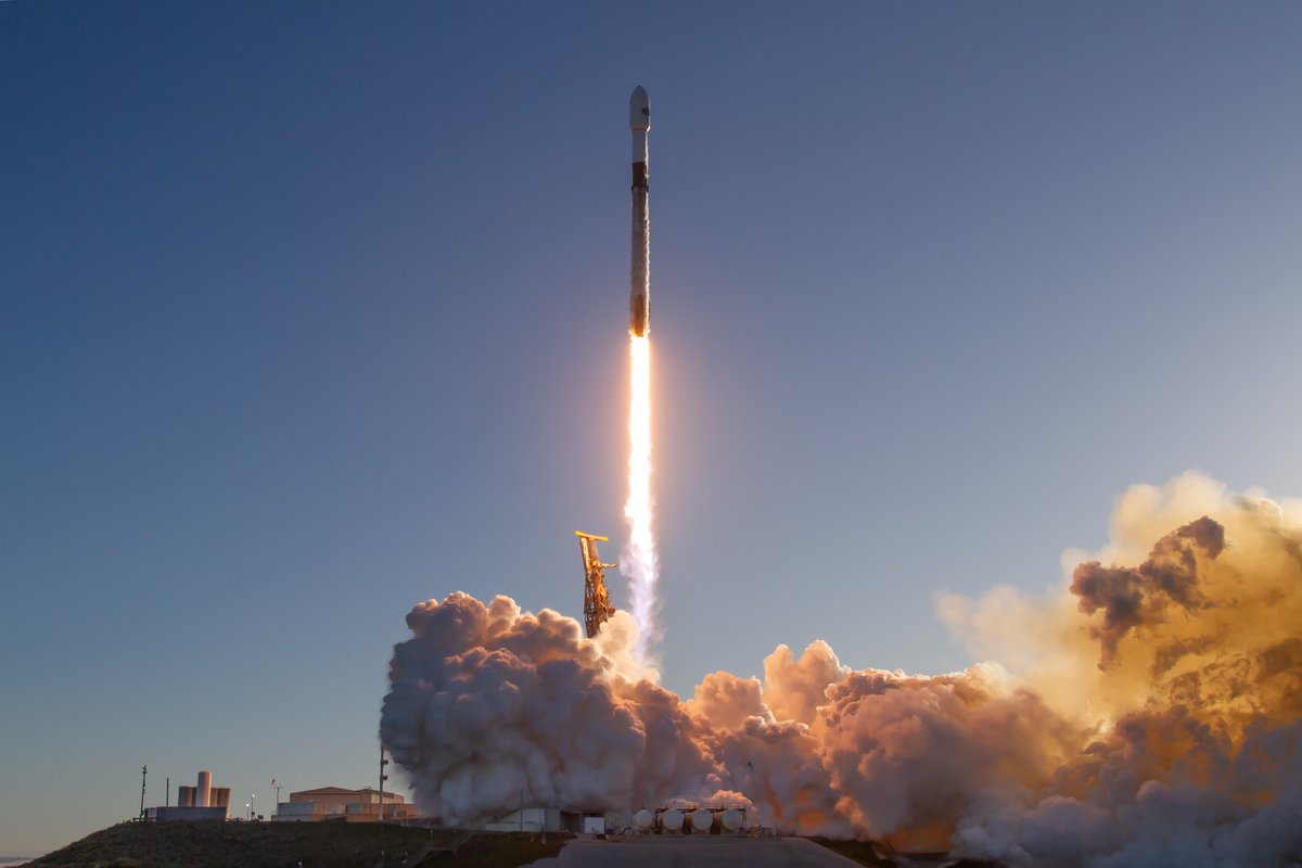 Space Systems Command and its mission partners successfully launched the United States Space Force (USSF)-62 Weather System Follow-on – Microwave (WSF-M) satellite aboard a SpaceX Falcon 9 rocket. Read more: ssc.spaceforce.mil/Portals/3/Docu…