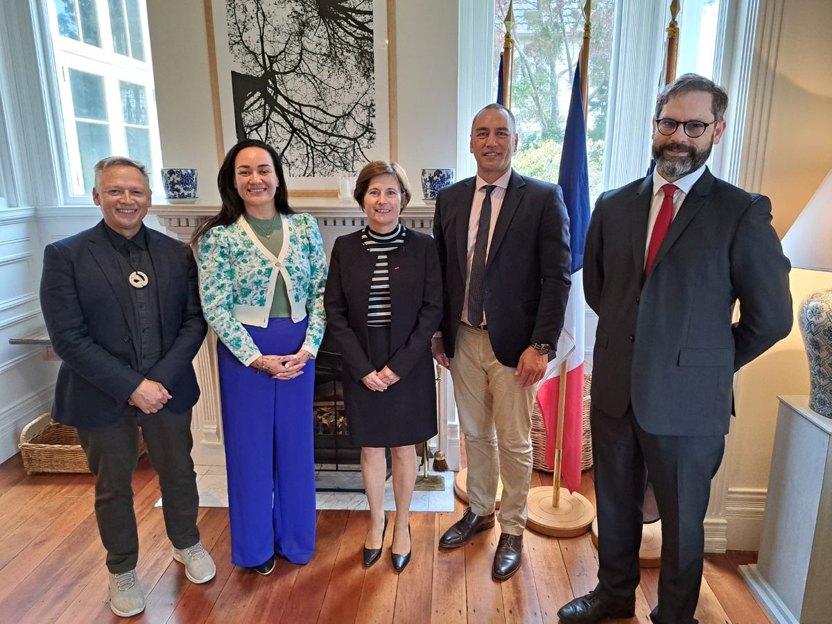 I was honoured to host a lunch with Hōne McGregor and Tania Te Whenua from Te Taumata, and with Tāne Waetford and Jess Thorn from @MFATNZ, we look forward enhancing our cooperation within the #EUNZFTA framework 🇳🇿🤝🇫🇷🇪🇺
