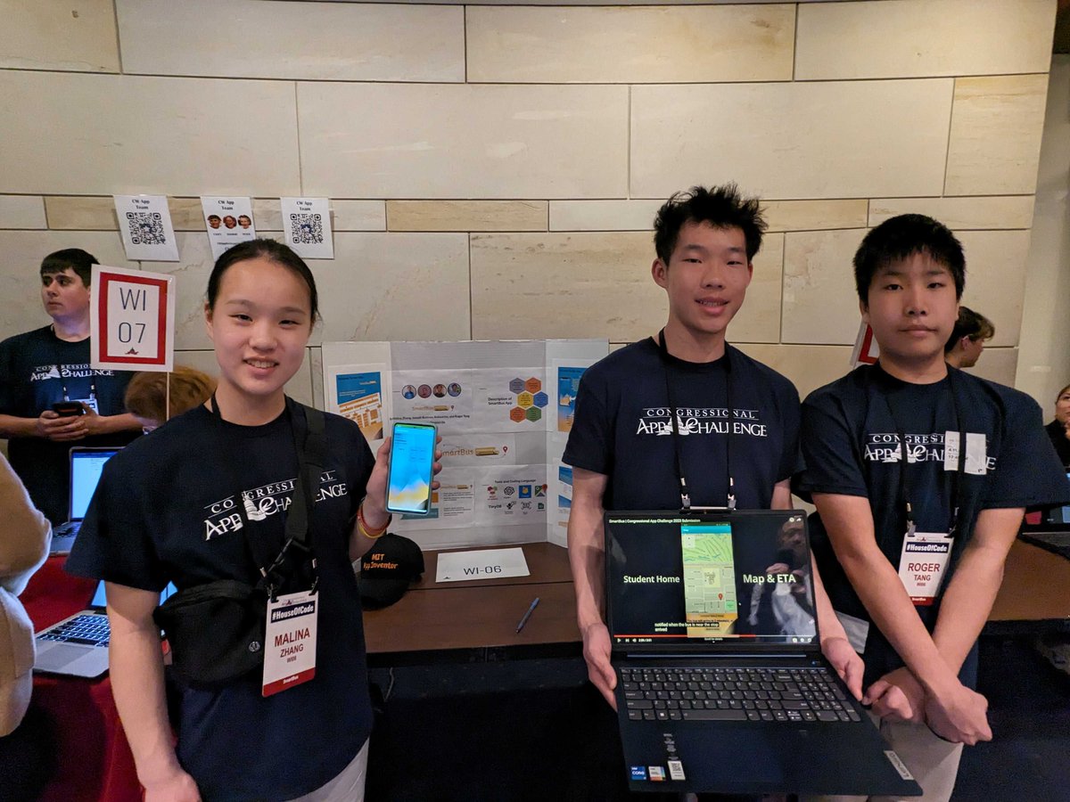 SmartBus, developed by an @AppinClub team, helps parents and students coordinate school bus pickups and translates the information to other languages 🚌 #HouseOfCode @CongressionalAC