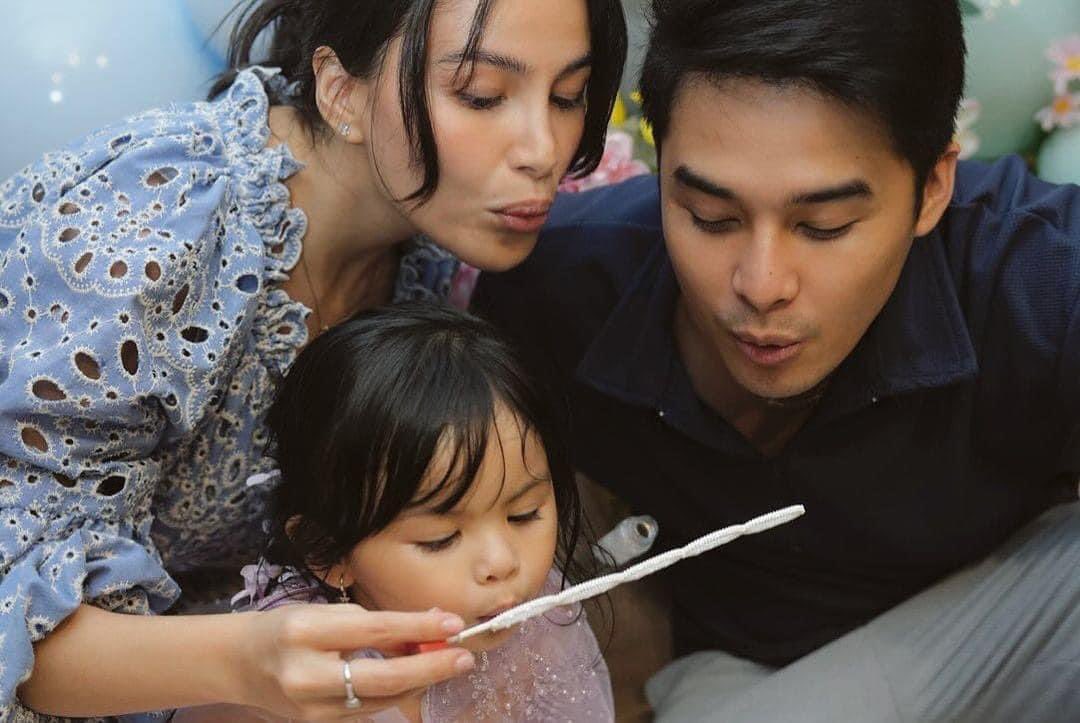 News5PH's tweet photo. HAPPY 3RD BIRTHDAY, BABY FELIZE!🎂

Ibinahagi nina #ElisseJoson at #McCoyDeLeon ang ilang larawan sa selebrasyon ng ika-3 kaarawan ng kanilang anak na si Felize. 

" And now you're 3 @babyfelize, We love you our sassy girl, our sunshine,” mensahe ni Elisse. #News5 https://t.co/wfzF7yLHFu