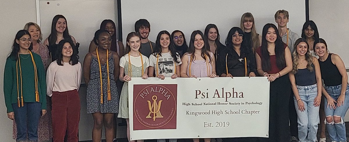 MvG1001's tweet photo. Thank you to the students of Psi Alpha for inviting me to your Induction Ceremony today! It was great getting to witness the program and celebrate your accomplishments! Thank you Ms. Sano for overseeing such a great organization and for all your support to our students! #PsiAlpha https://t.co/uE7RFzYRw0