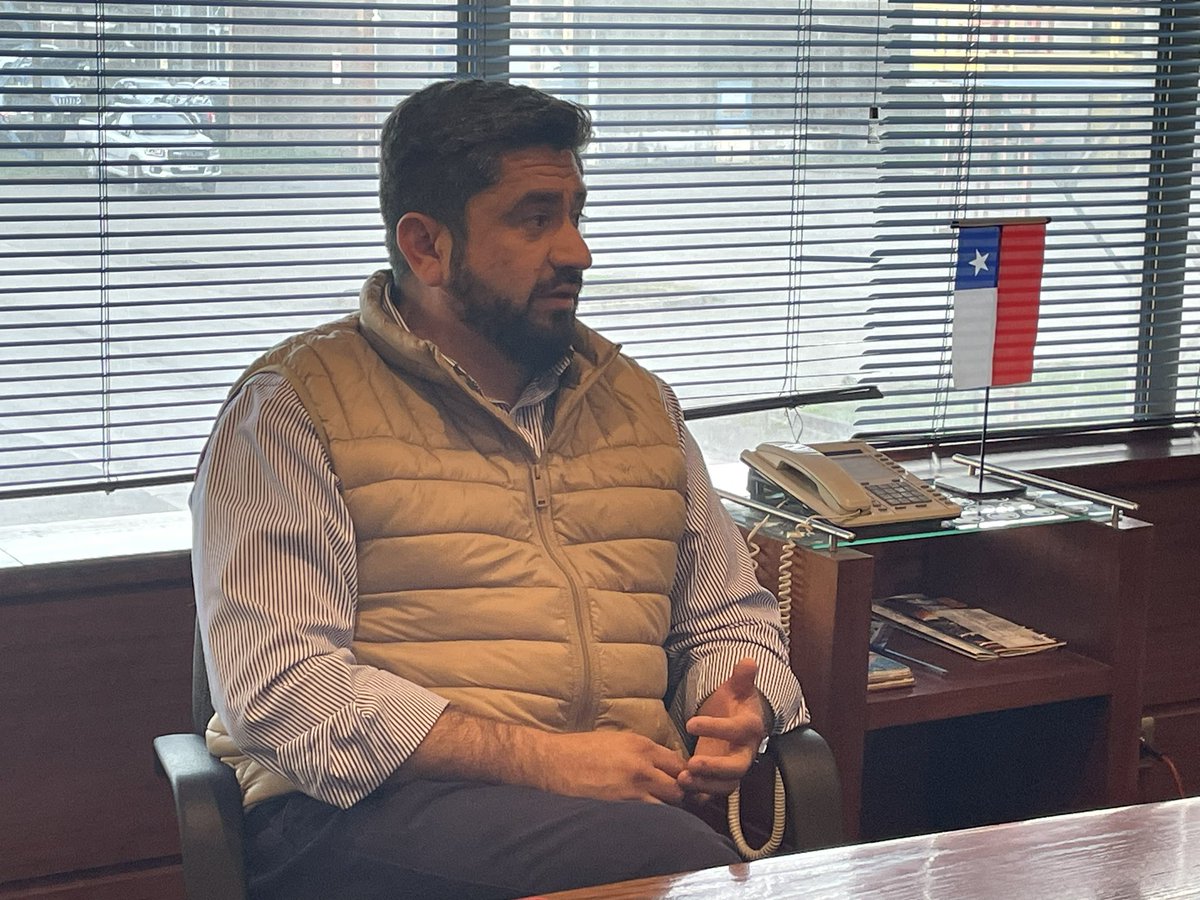 🏴[HUACHIPATO] <a href="/CamposCoaHenry/">Henry Campos</a> , junto al Senador <a href="/vanrysselberghe/">Enrique Van Rysselberghe Herrera</a> , se reunieron con el Gerente General de #Huachipato, Jean Paul Sauré, para conocer detalles del futuro de la compañía con el escenario actual e impacto social de un posible cierre de la compañía.