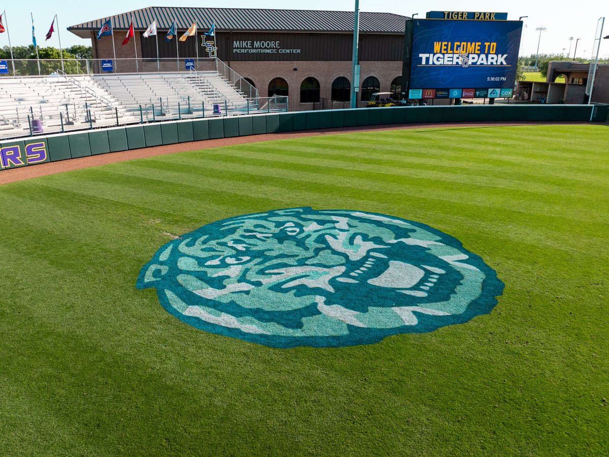 LSUsoftball's tweet photo. Tiger Park has gone Teal for the weekend to raise awareness for Ovarian Cancer! 

Saturday:
• 9:30am 11th Annual Geaux Teal Walk
• 6pm All for Alex Teal game vs Auburn 

#GeauxTeal https://t.co/1KPFw6XFuX