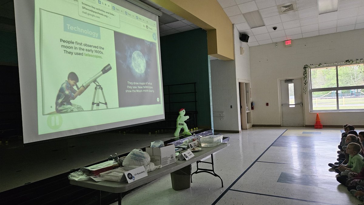 Thanks, Duke Energy, for the awesome science activities and for  making learning fun for all!👩‍🔬🧪👩‍🏫🔦

@ncscifest #ScienceForAll