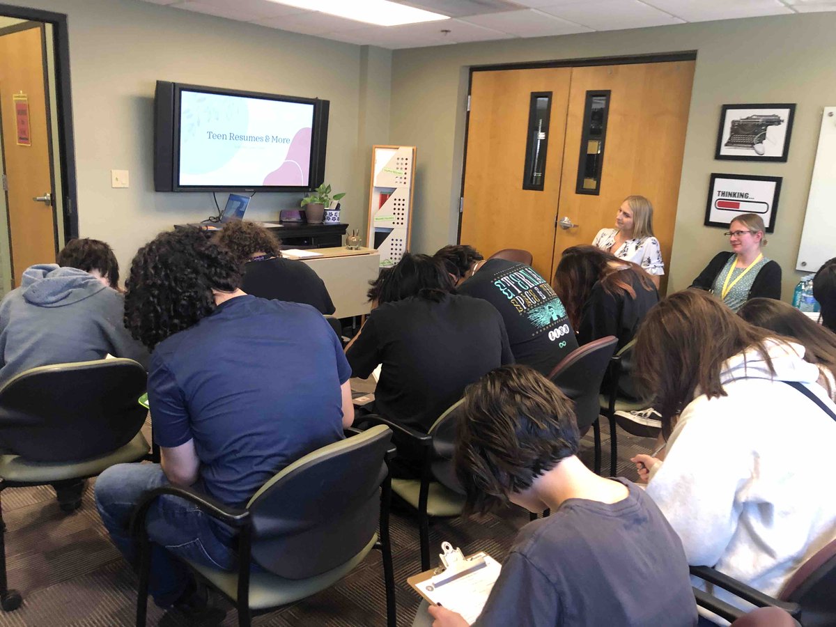 Today Ms. Beatty and Ms. Altwegg took students to the Scottsdale career center for a resume building workshop. Thank you both for providing this opportunity for kids! Scottsdale Unified School District City of Scottsdale - Government #Becausekids