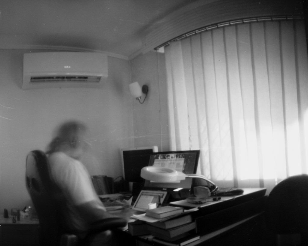 @AlexLuyckxPhoto A5: only one I have at hand. 

A 45 minute exposure of me at my desk, studying.

Little Merlin pinhole camera.
Fomapan 100 4x5 inch film
Xtol stock #pinholephoto #filmphotography #nqfilm #heyfsc #photochat