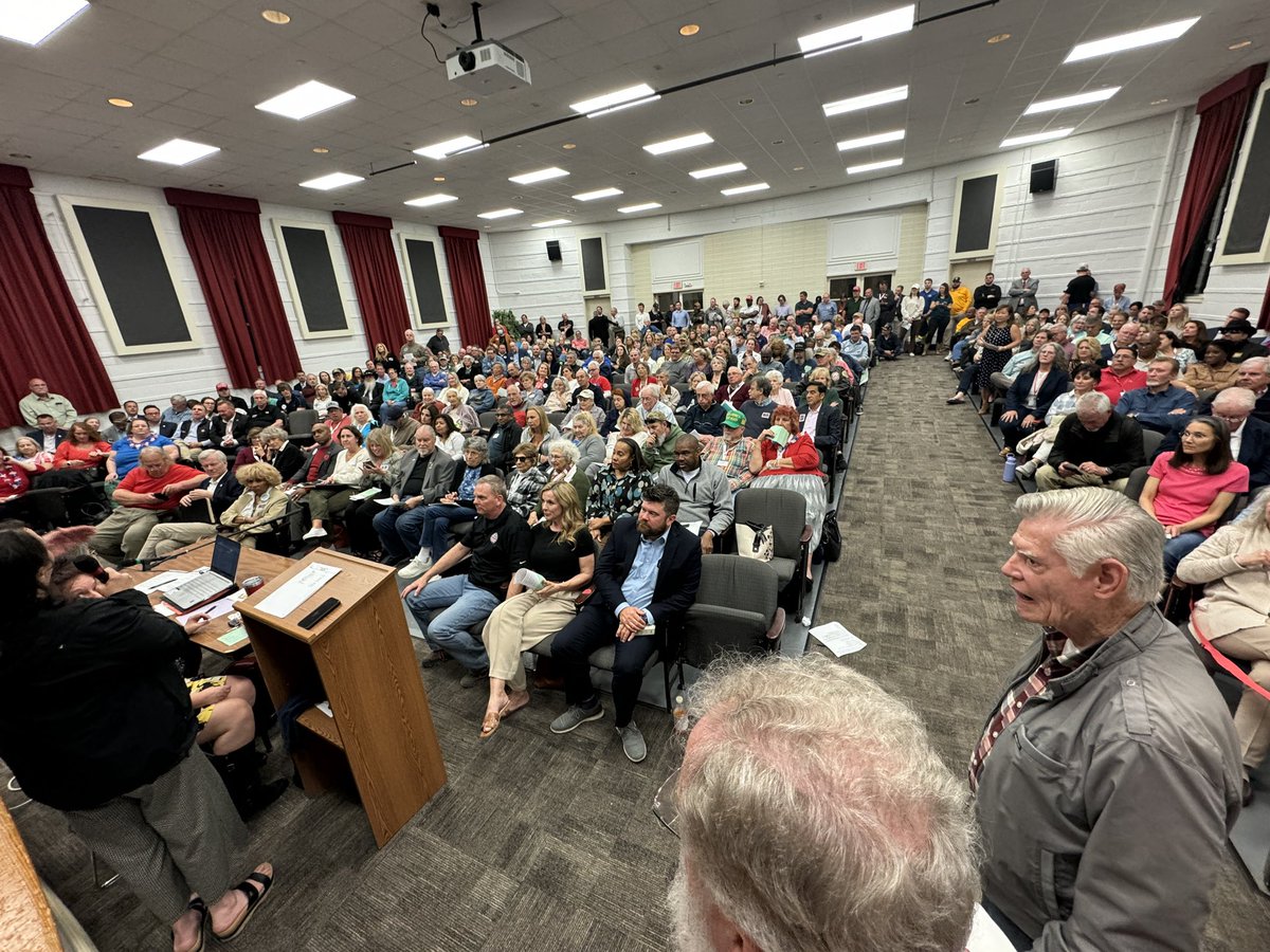 Great to attend this month’s meeting of the Republican Party of Virginia Beach and to spend time with RPVB Chair Laura Hughes, VB School Board Members Kathleen Brown and Shannon Kendrick, and a room full of fired-up Republicans ready to take the Beach by storm!