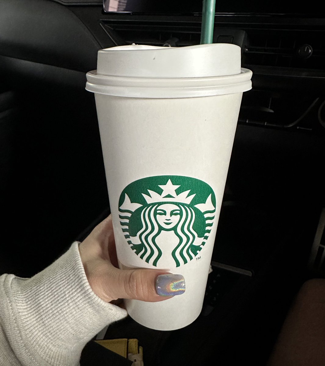 oniku117's tweet photo. 無糖のミルクティーやアイスティーが好きな人へ…

スタバでアイスティーブラック、氷無しor少なめ、エクストラティー、ミルク3のティー7の無料カスタム最高だよ🥺ベンティサイズだと500円プラス税で590mlのなみなみミルクティー楽しめるよ。美味しいー https://t.co/0tM8WmmesT
