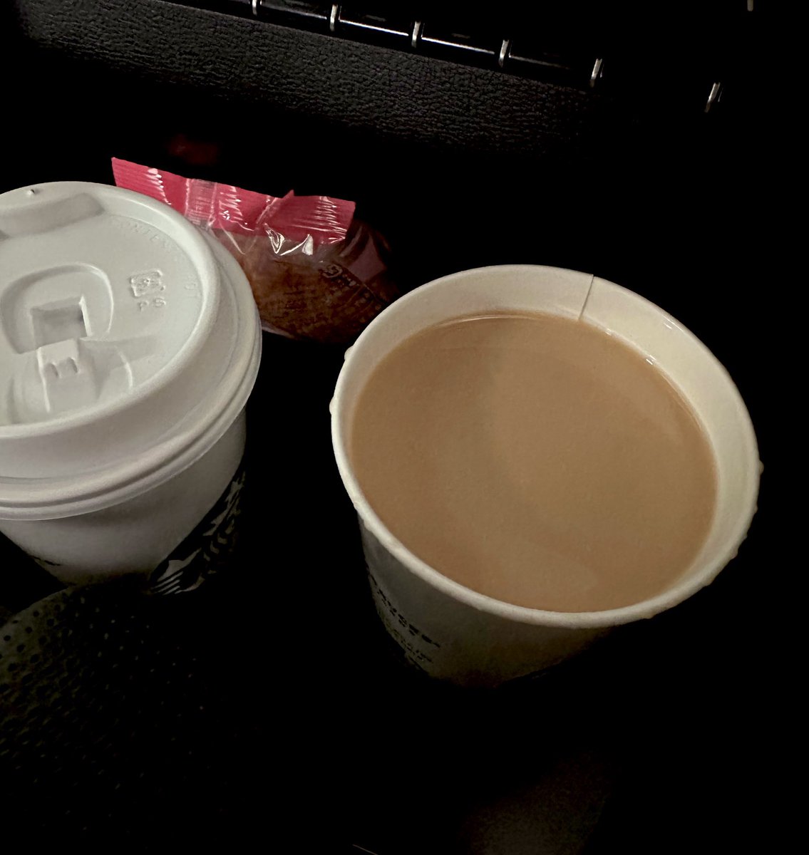 oniku117's tweet photo. 無糖のミルクティーやアイスティーが好きな人へ…

スタバでアイスティーブラック、氷無しor少なめ、エクストラティー、ミルク3のティー7の無料カスタム最高だよ🥺ベンティサイズだと500円プラス税で590mlのなみなみミルクティー楽しめるよ。美味しいー https://t.co/0tM8WmmesT