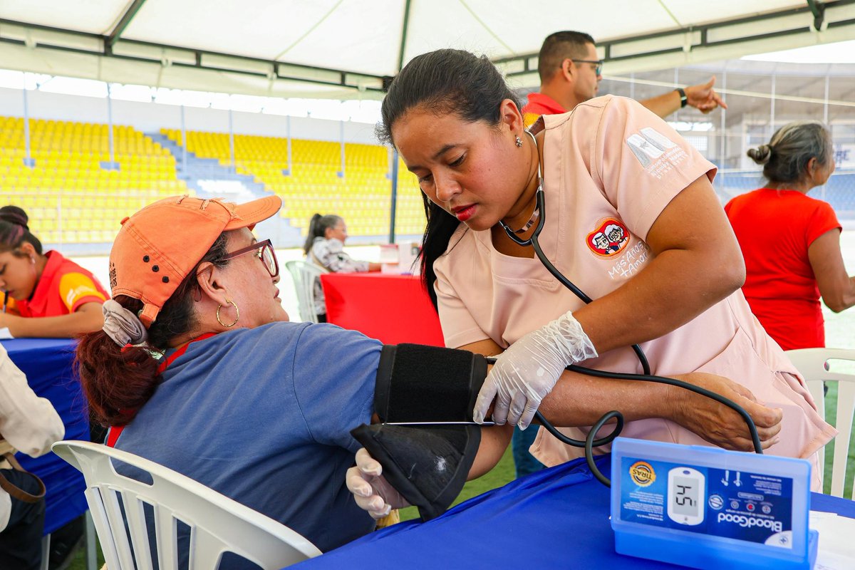 El Plan de atención integral “Más Años, Más Amor” ideado por el gobernador @luismarcanos y respaldado por el Presidente @nicolasmaduro, da sus primeros frutos y continúa atendiendo de forma especial a las y los abuelos de la entidad, esta vez en el municipio Simón Rodríguez.