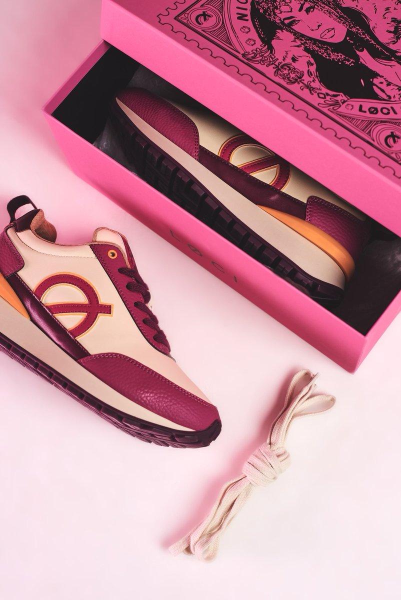 NICKIMINAJ's tweet image. 🩷🎀🫶🏽📦 @lociwear 

uppfirst.com/nicki-register…

If I were you, I’d sign up now. You’ll have first dibs tmrw. That’s all I’ll say about that. 😉😝

Tmrw @ 1pm EST my very OWN sneaker line comes out. This is a DREAM come true. Can’t wait to show you ALL the designs 🎀😘🫶🏽