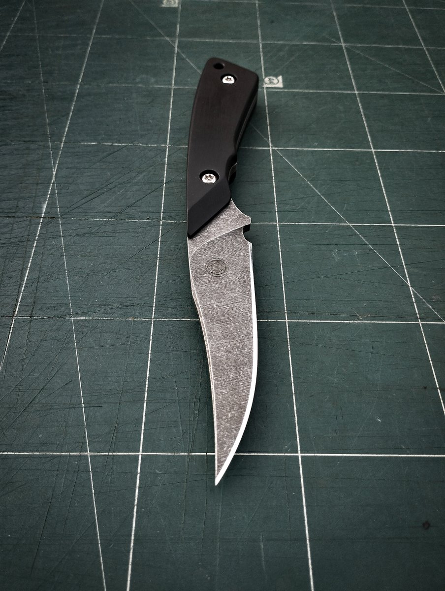 'GHOST'
D2 steel #fixedblade #knife #customknives #knifemaking #Bushcraft