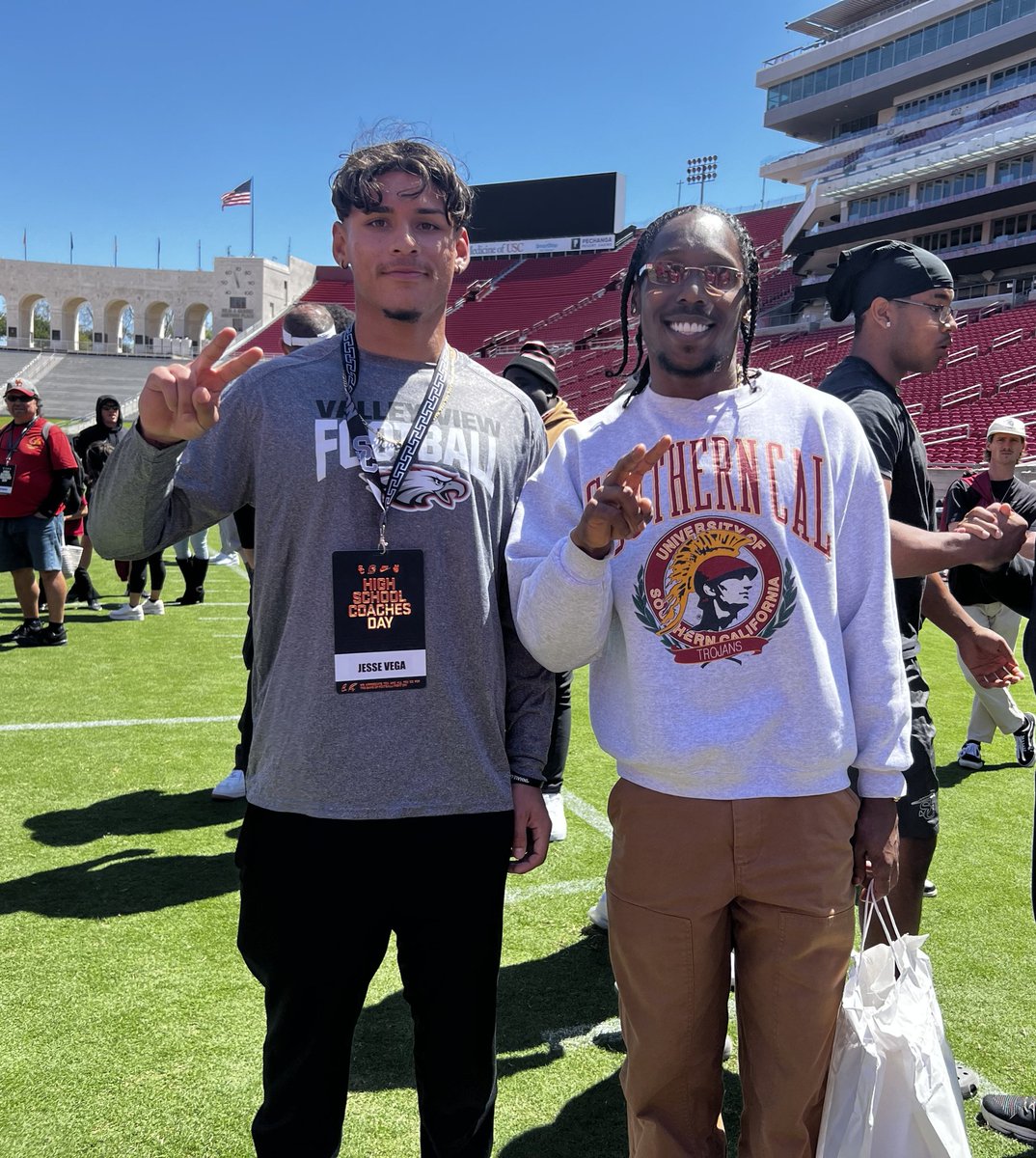 USC spring practice this past weekend. High energy and fast tempo. Looking forward to the Spring Game on the 20th. @Doug_Belk @CoachNua @LincolnRiley @uscfb @AnnieHanson_ @DaGman7 @skylarGphan @ReierSavannah #USC #uscfootball #FightOn